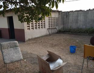 MISE EN VENTE D'UN TERRAIN VIDE; SUR UN BEL EMPLACEMENT PRÈS DE LA MAISON COMMUNALE DE MONT-NGAFULA. RÉF : ARRET-COMMUNE. DIMENSION : 14/18M. PRIX DE VENTE : 73.500$ DISCUTABLE.